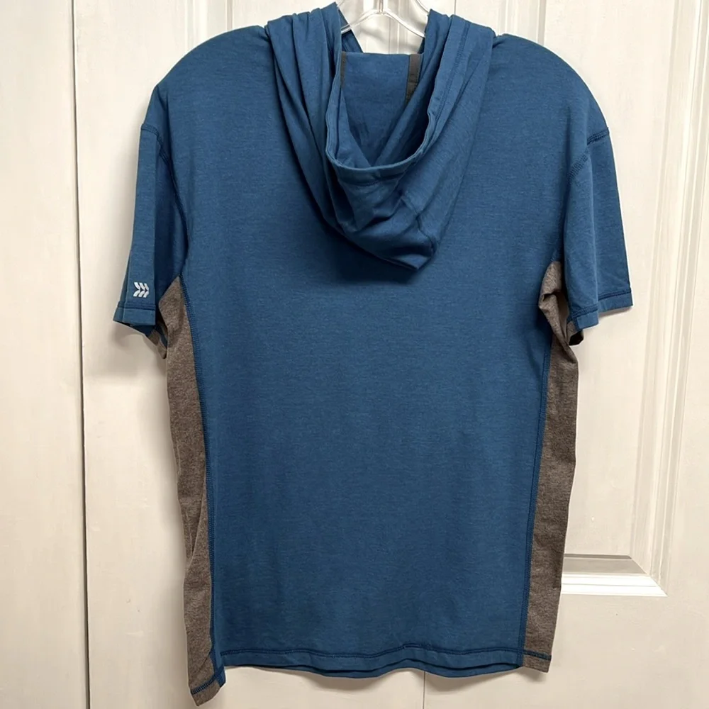 All In Motion Blue Gray Stripe Hoodie Short Sleeve Tee Shirt Teenage Size XL NWT